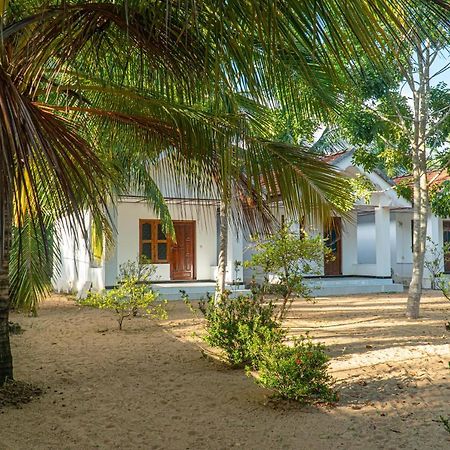 Hotel Surf & Yoga Arugam Bay Esterno foto