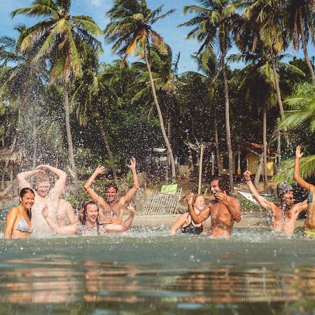Hotel Surf & Yoga Arugam Bay Esterno foto
