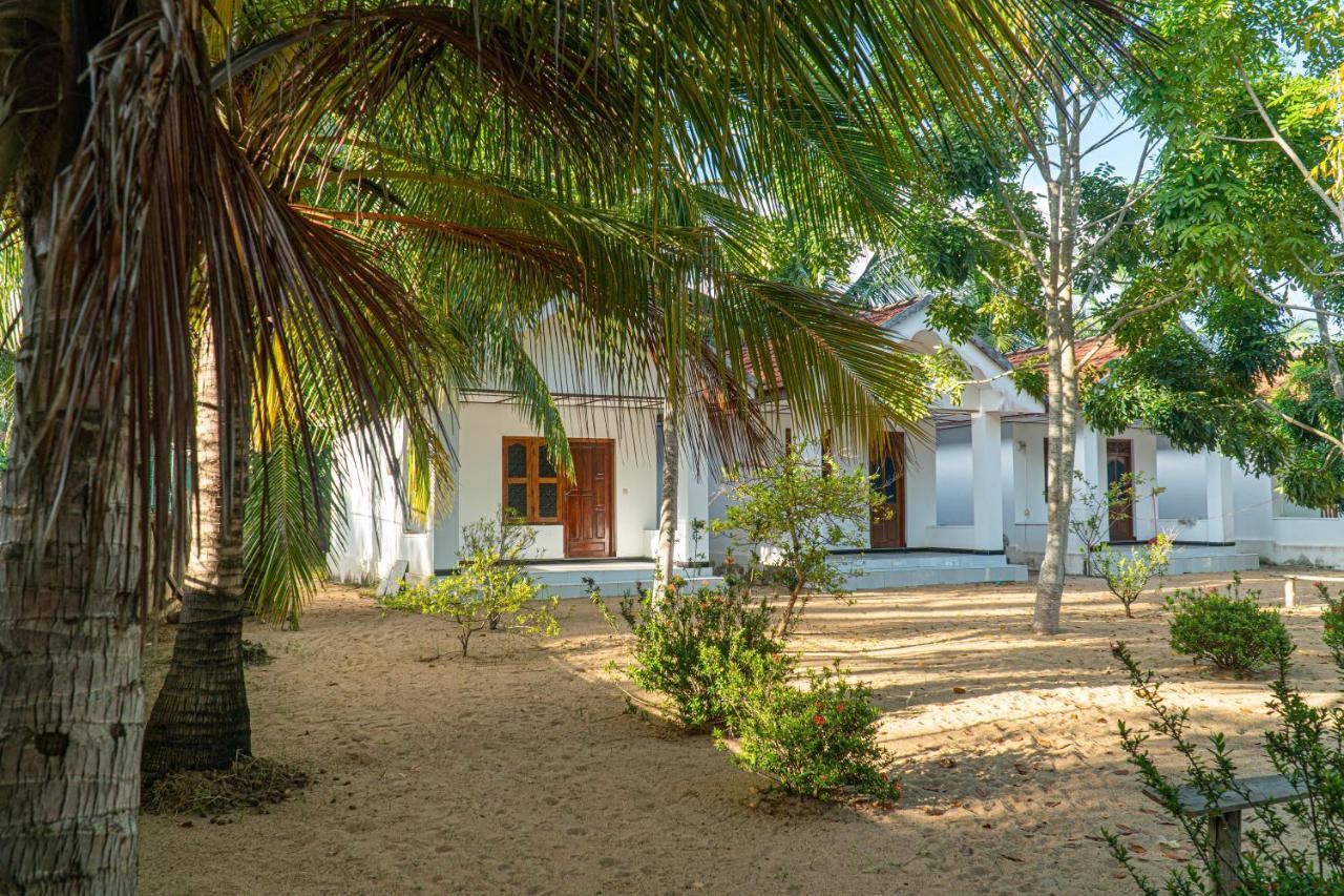 Hotel Surf & Yoga Arugam Bay Esterno foto