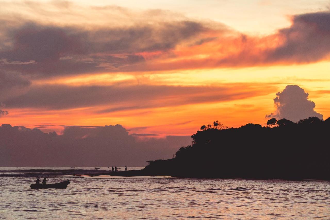 Hotel Surf & Yoga Arugam Bay Esterno foto